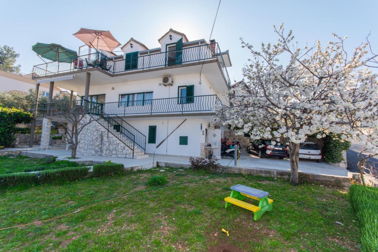Apartments By The Sea Slatine, Ciovo - 1126 Trogir Bagian luar foto