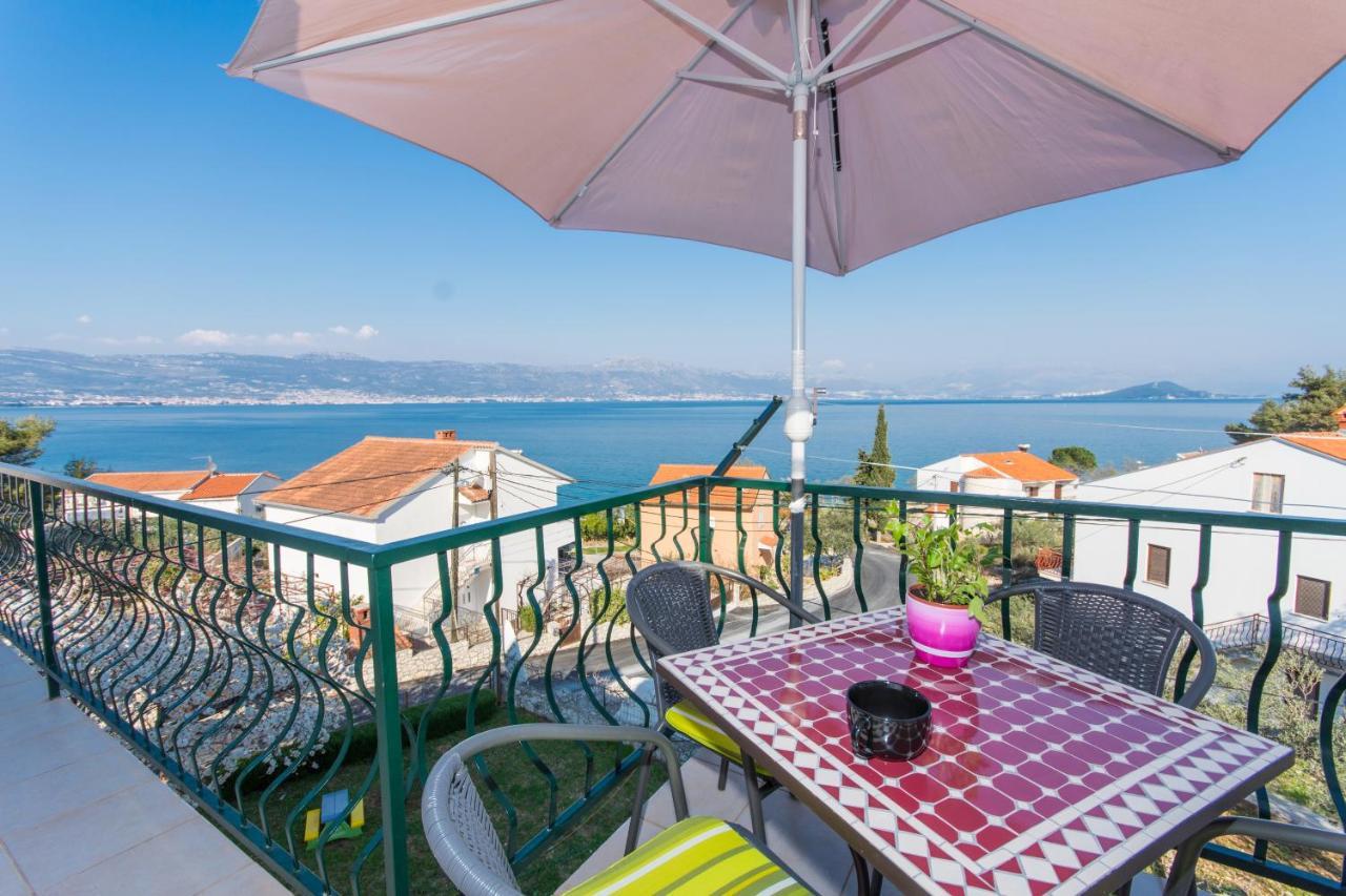 Apartments By The Sea Slatine, Ciovo - 1126 Trogir Bagian luar foto